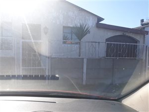 3 Bed House in Elsies River