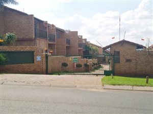 2 Bed Townhouse in Roodekrans