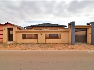 4 Bed House in Protea Glen