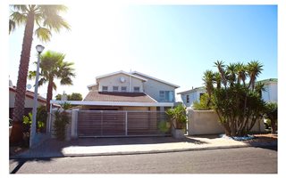 4 Bedroom House in Melkbosstrand