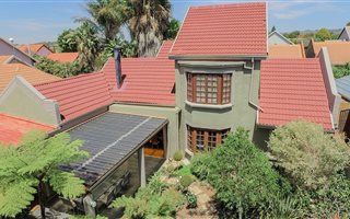 3 Bedroom House in Silver Lakes Golf Estate