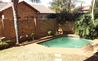3 Bedroom Cluster in Ruimsig