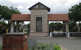 965 m² Land available in Thornhill