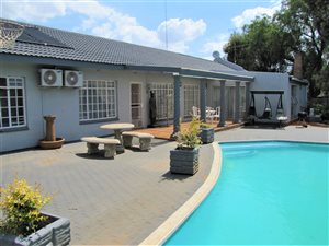 6 Bedroom House in Three Rivers East