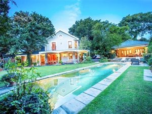 4 Bed House in Oaklands