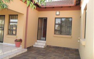 3 Bedroom House in Amberfield Manor