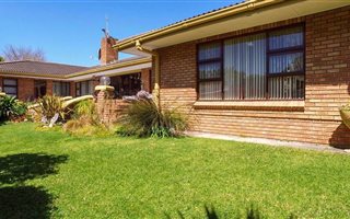 4 Bedroom House in Bergsig
