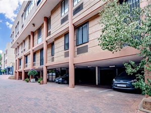 184 m² Office Space in Bedford Gardens