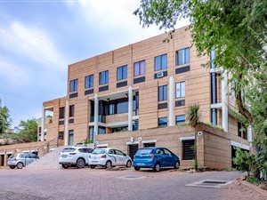184 m² Office Space in Bedford Gardens