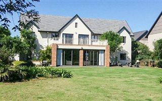 5 Bedroom House in Cotswold Downs Estate