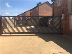 3 Bed Townhouse in Raslouw