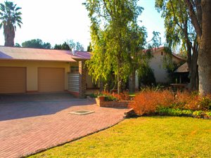 3 Bed House in Suidrand