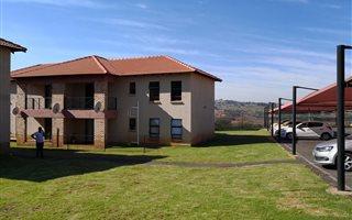 3 Bedroom Apartment in Grobler Park