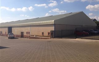 1800 m² Industrial space in Waltloo