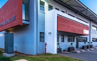 351 m² Industrial space in Brentwood Park