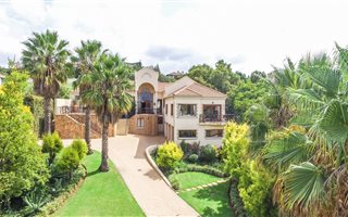 5 Bedroom House in Country Lane Estate