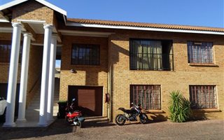 3 Bedroom Flat in Rustenburg Central