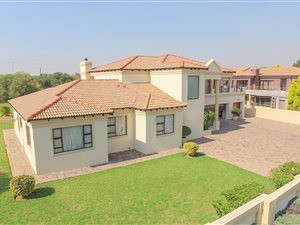 5 Bed House in Summerset