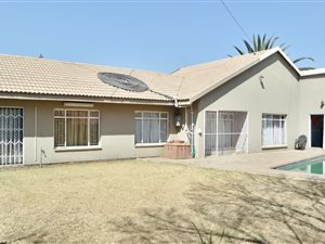 3 Bed House in Falcon Ridge