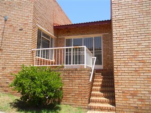 3 Bed Townhouse in Highveld Park