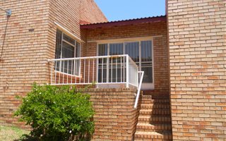 3 Bedroom Townhouse in Highveld Park