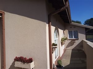 3 Bed Townhouse in Vanderbijlpark CE2