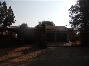 3 Bed House in Safari Gardens