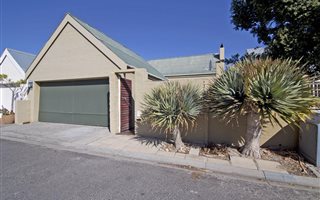 3 Bedroom House in Melkbosstrand