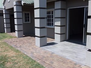 3 Bed Townhouse in Vanderbijlpark SE3