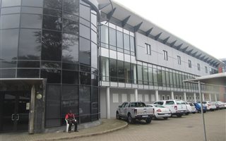 1142 m² Office Space in Springfield Park