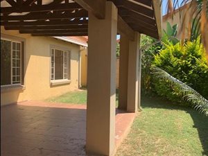 3 Bed Townhouse in Willow Park Manor