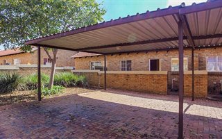 3 Bedroom Townhouse in Heuwelsig Estate