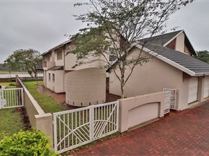 4 Bed Duplex in Meerensee