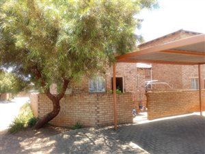 2 Bed Townhouse in Heuwelsig Estate