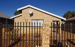 2 Bedroom House in Beaconsfield