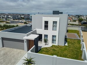 4 Bed House in Sandown