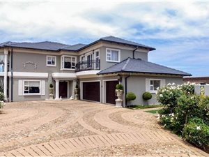 4 Bed House in Helderwyk