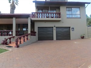 4 Bed House in Quellerina