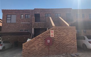 2 Bedroom Townhouse in Liefde en Vrede
