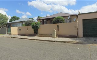3 Bedroom House in Kensington