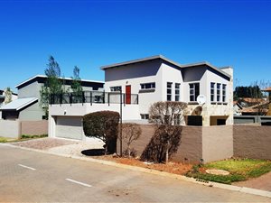 3 Bedroom House in Rietvalleirand