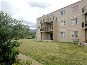 2 Bed Apartment in Sir Lowrys Pass