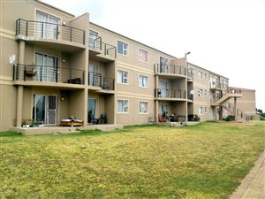2 Bed Apartment in Sir Lowrys Pass