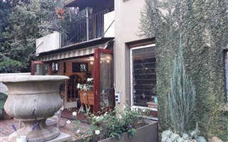4 Bedroom House in Lynnwood Glen
