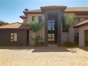 4 Bed House in Hazeldean (Silverlakes Surroundings)