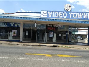 Retail space in Primrose