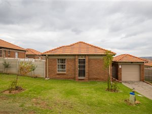 3 Bed House in Olievenhoutbos