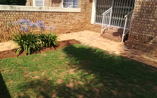 2 Bedroom Townhouse in Heuwelsig Estate