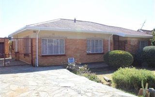 4 Bedroom House in Robertsham