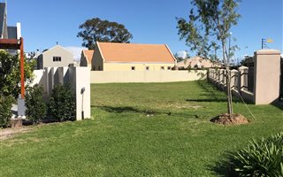 448 m² Land available in Somerset West Central